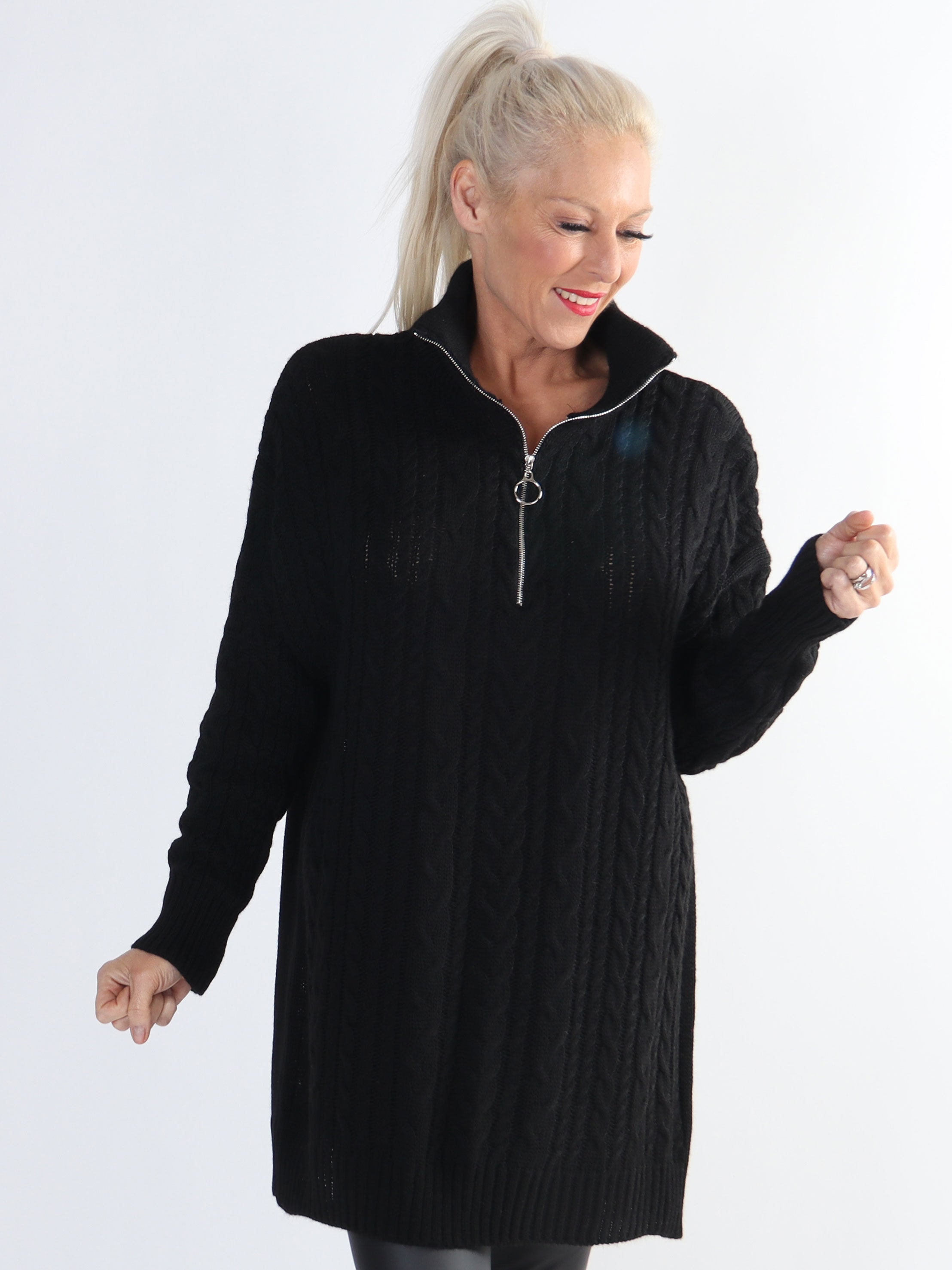 Esly - Plus size striktrøje i kabelstrik med lynlås